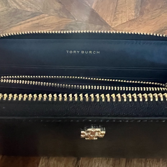Tory Burch Zippered Wallet - Picture 7 of 8